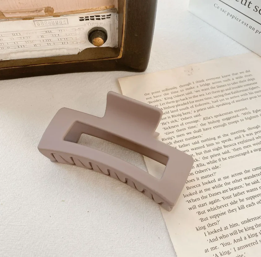 Luna Matte Hair Claw - Image 5